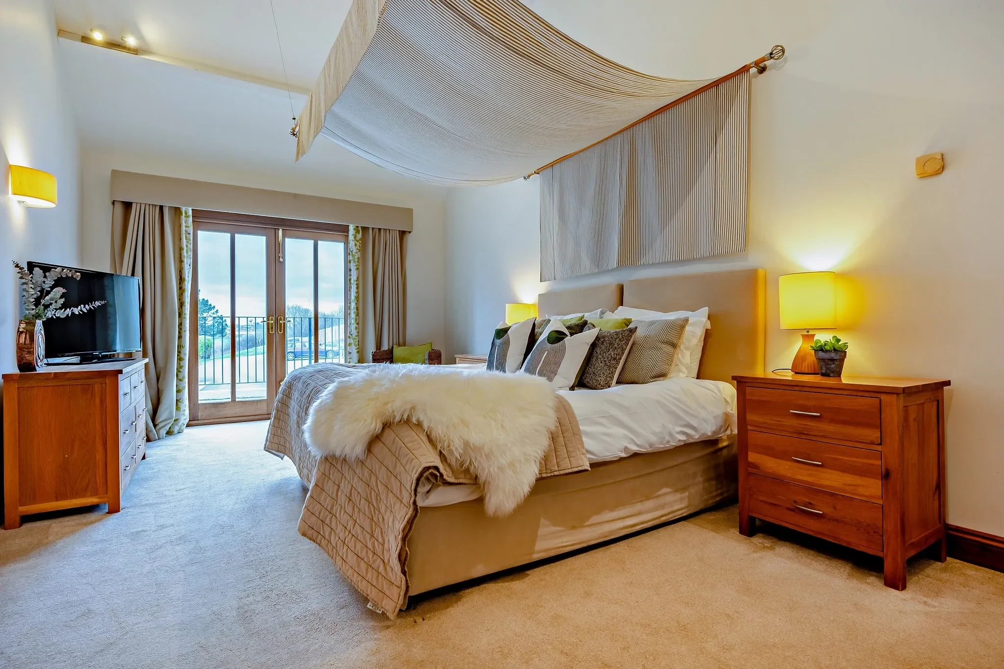 Barley Park bedroom at Whalesborough — canopy bed