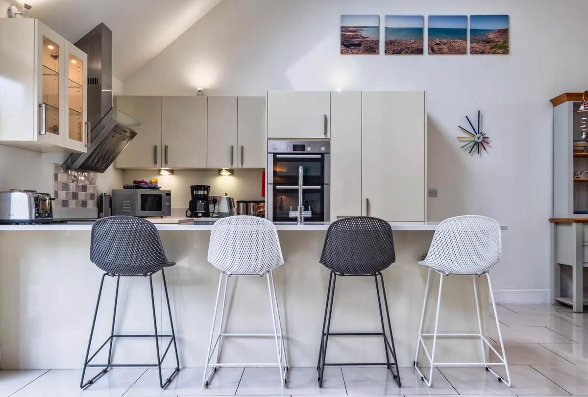 Beachcombers — 5-star gold with underfloor heating sleeping 4, Whalesborough