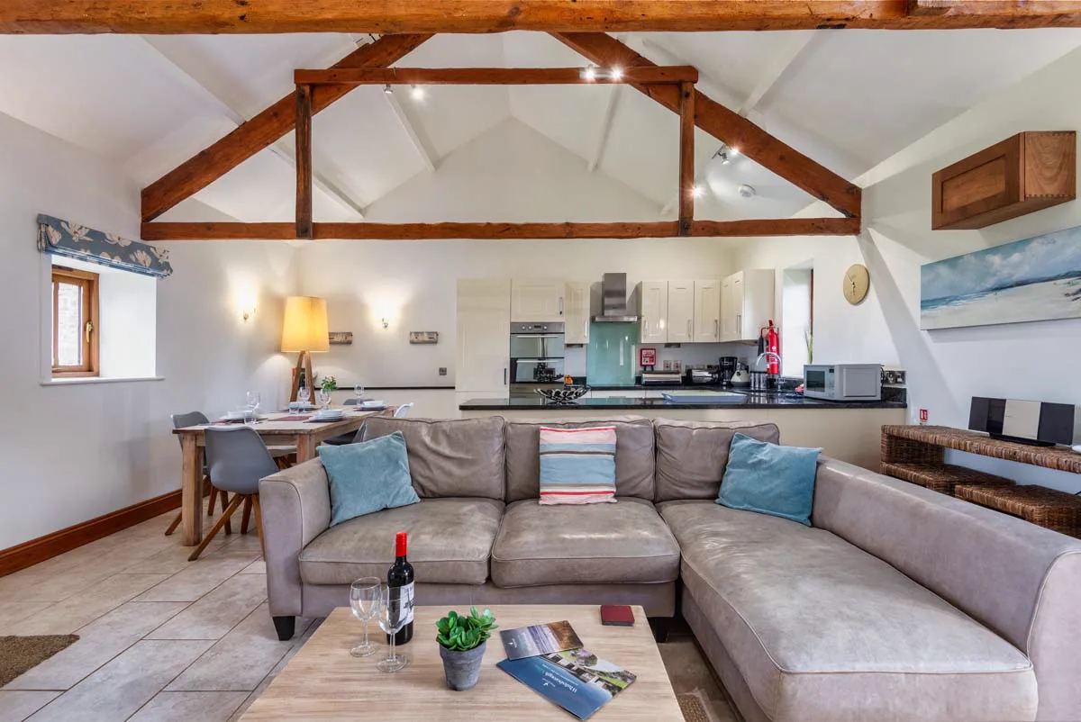 Long Down — 5-star gold barn conversion with hot tub, Whalesborough