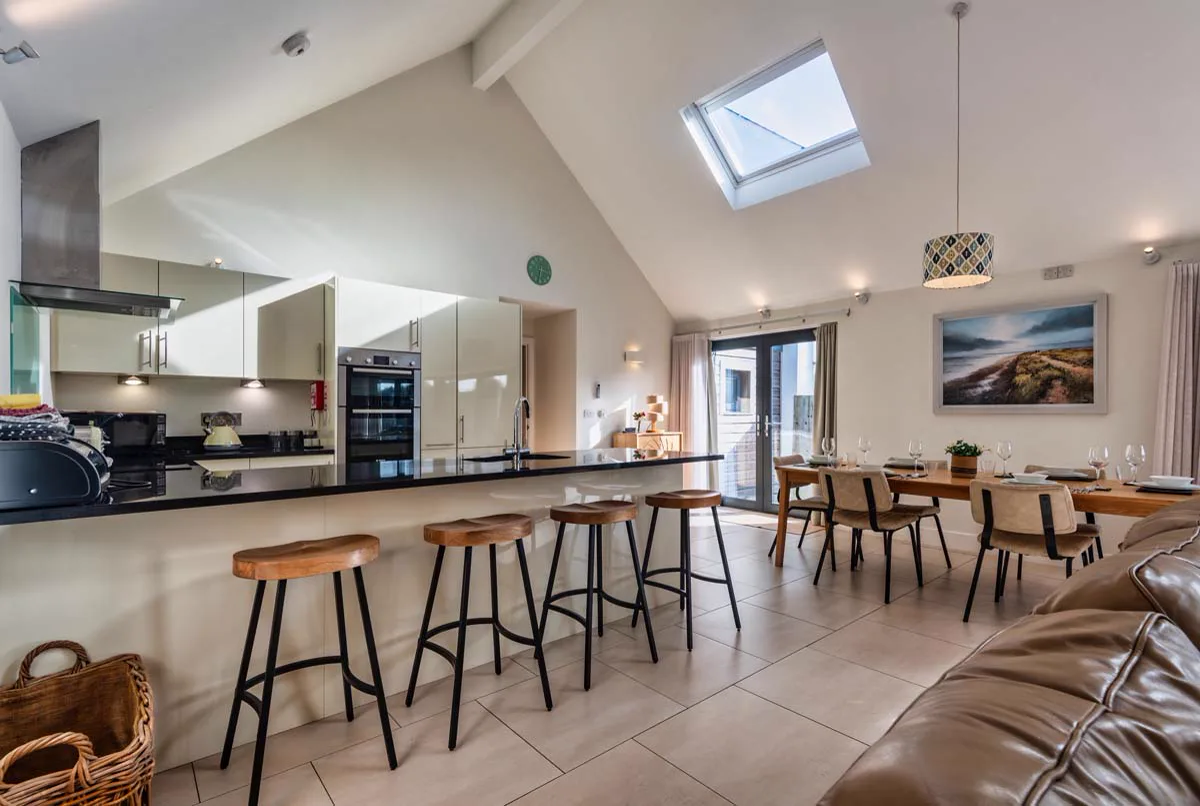 Nettlecoombe — accessibility-friendly cottage with hot tub, Whalesborough