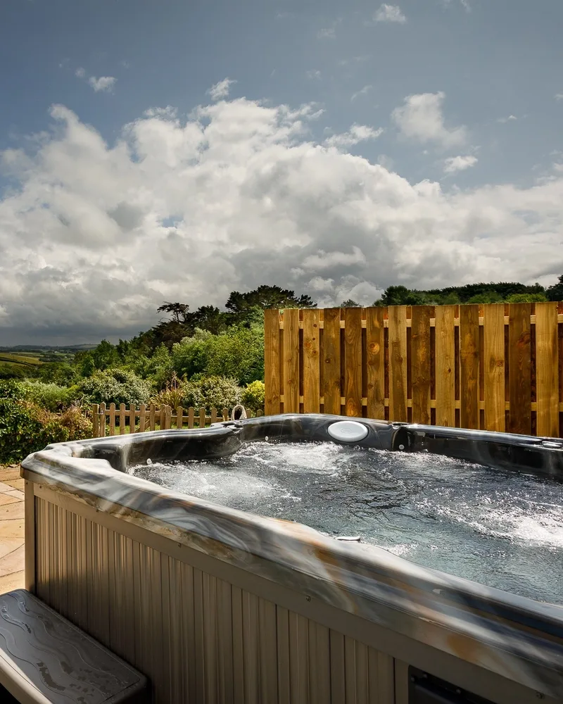 Romantic breaks at Whalesborough &mdash; couples cottages, private hot tubs, spa treatments and lakeside estate dining